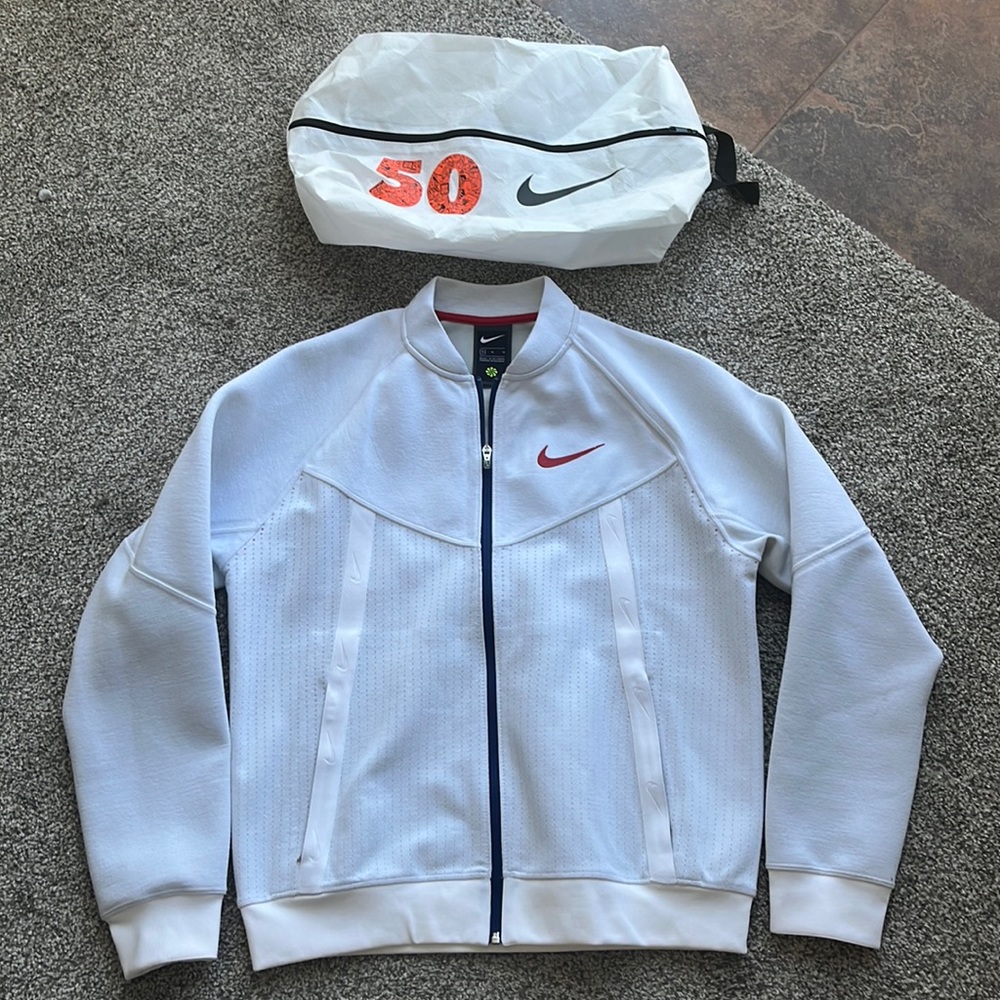 Nike Men’s medium Full-zip Sportswear Jacket. NWOT.